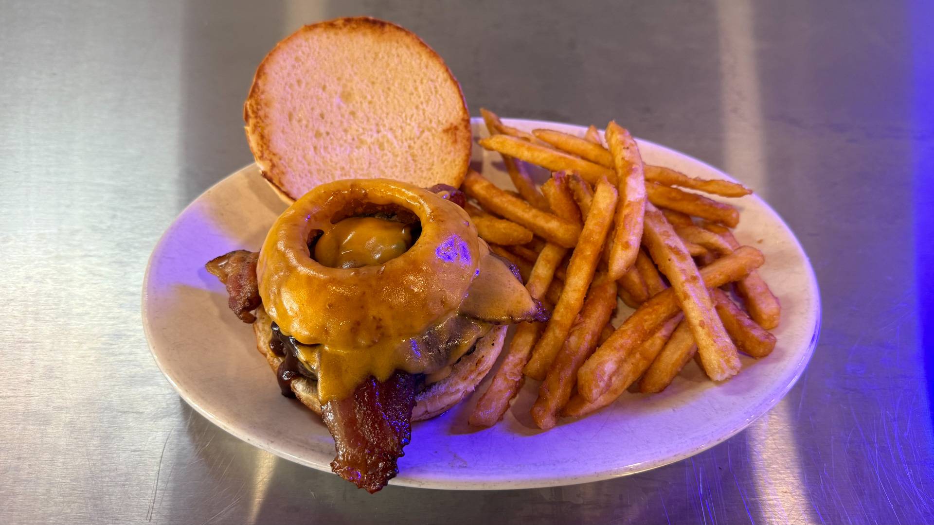 A mouthwatering burger with fresh ingredients from Brooks Burgers in Naples, Florida, showcasing premium quality and American comfort food.
